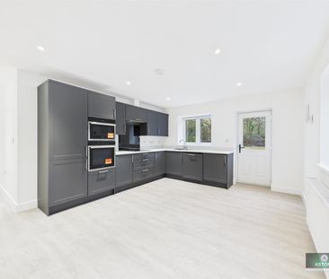 Old Hollow, Worth, Crawley - Photo 4