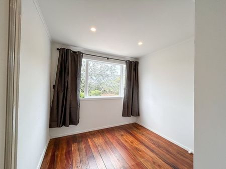 Riverside 4 Bedroom 2 Bathroom home - Photo 4