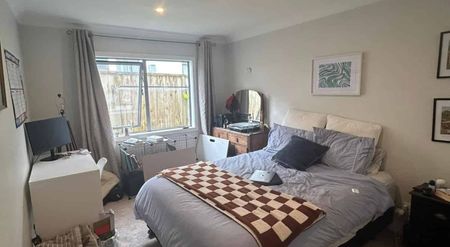 Modern 6 bedroom, 5 toilets and 4 showers house for rent! - Photo 4