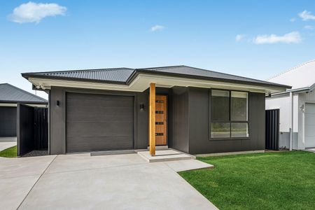 21 Solomon Drive, Lake Cathie NSW 2445 - House For Rent | Domain - Photo 5