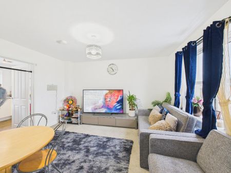 2 bedroom semi-detached house to rent - Photo 2