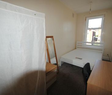 6 bedroom detached house to rent - Photo 3