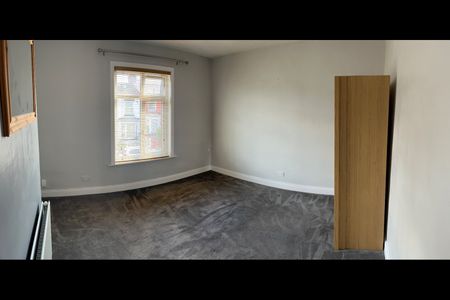 2 Bed Terraced House, Springfield Mount, LS18 - Photo 2