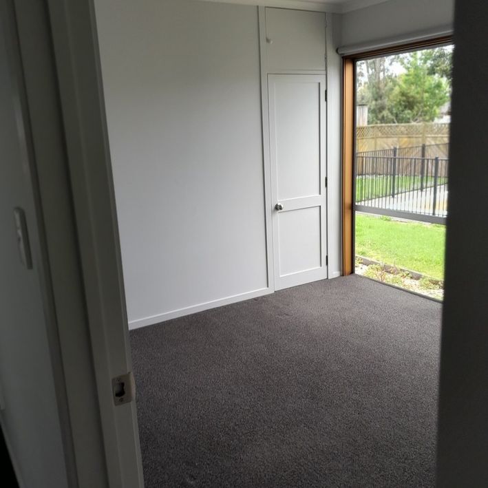 IN THE CENTRE! - Photo 1