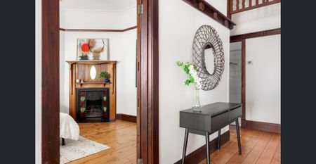 Welcoming and distinctive, with exceptional character!! - Photo 4