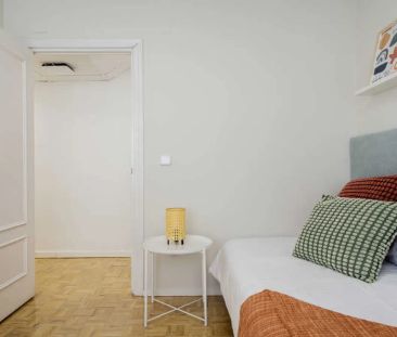 Room in a shared 8-bedroom apartment for rent in Castillejos - Photo 6
