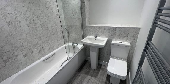 Avenue Road - Photo 2