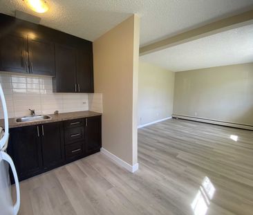 122 12 Avenue NW, Calgary - Photo 1