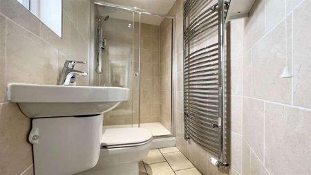 Widecombe Gardens, Ilford, IG4 - Photo 3