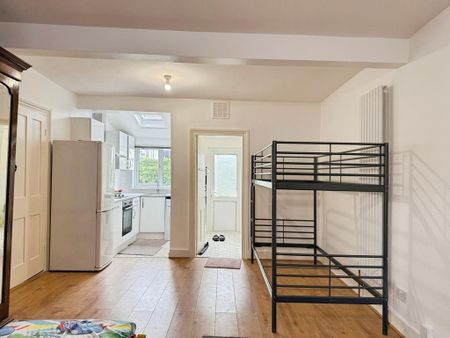 Studio to rent - Photo 4