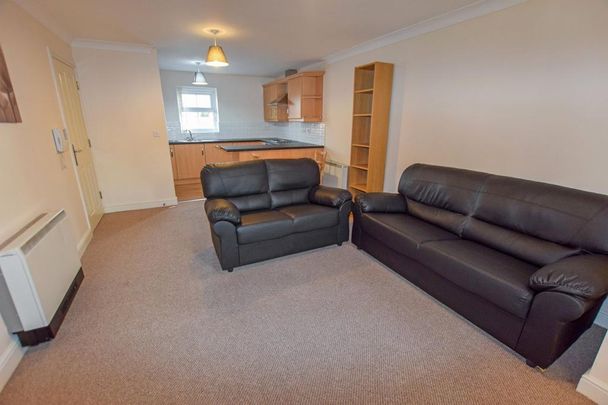 2 bedroom flat to rent - Photo 1