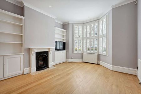 Generously proportioned house with enviable entertaining space moments from Clapham Common - Photo 4