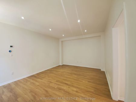 593 Remembrance Road #upper - Photo 5