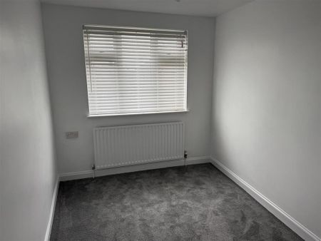 4 bedroom semi-detached house to rent - Photo 5