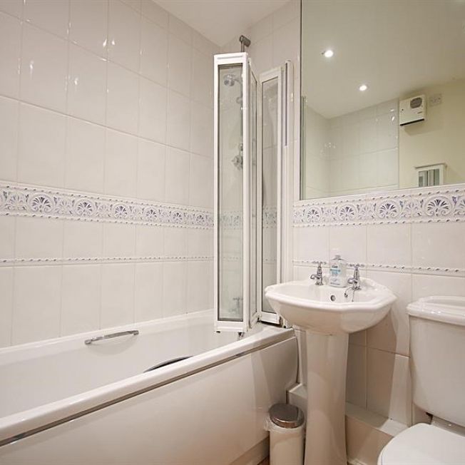 2 Bedroom Apartment To Let - Photo 1