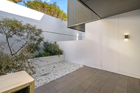 Tri-Level Townhouse I Near New Condition I Double Parking Space - Photo 3