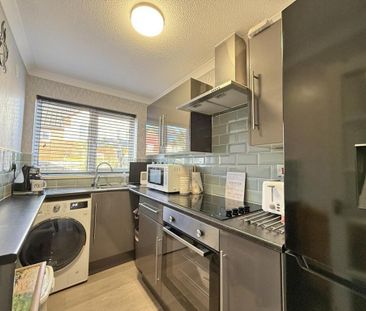 2 bedroom end of terrace house to rent - Photo 2