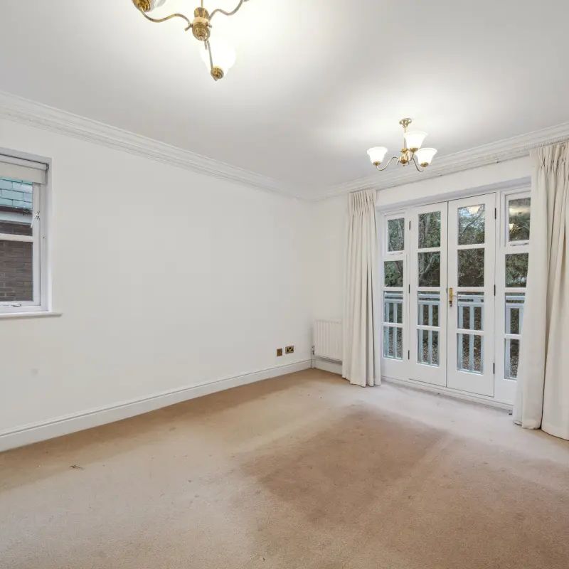 4 bedroom house in Kingston Upon Thames - Photo 1