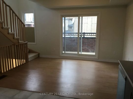 Condo Townhouse For Lease | E9294520 - Photo 1