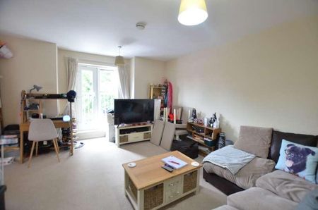 Almond Court, Camberley, GU15 - Photo 5