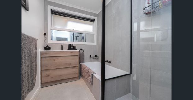 3-bedroom, 1-bathroom home offering comfort, space, and convenience. - Photo 1