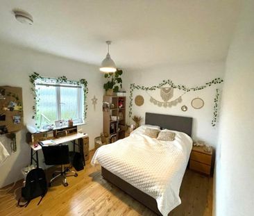 3 bedroom flat to rent - Photo 2