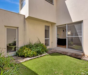 1/3 Prince Street, Essendon North VIC 3041 - Townhouse For Rent | D... - Photo 5
