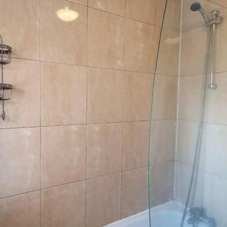 4 bedroom flat to rent - Photo 3