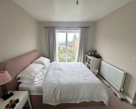 4 bedroom semi-detached house to rent - Photo 3
