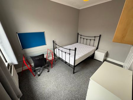 Diamond Street, The Groves - P2163 - Photo 4