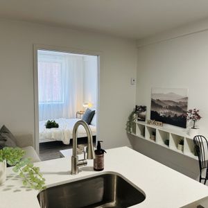 Studio - Ontario - Photo 2