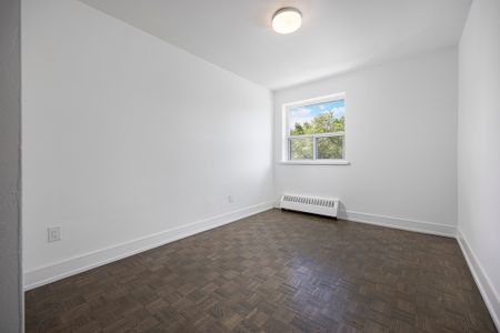 Draydon Manor - Photo 2