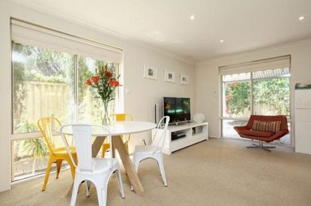 East Victoria Park - Photo 2