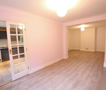 Grosvenor Road, Woking, Surrey, GU24 - Photo 5