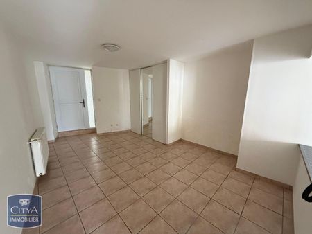 Location Maison 4 pièces 120m² DAMIGNY 61250 - Photo 2