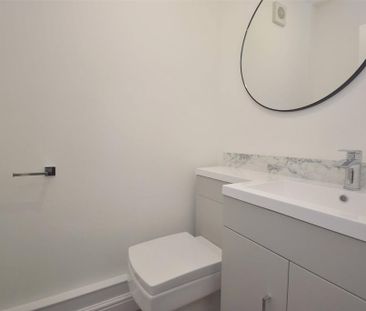 2 bedroom end of terrace house to rent - Photo 5