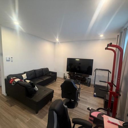 Cession de bail – Grand 6 ½ moderne au rés de chaussée | 1 650 $/mois 4 chambres, 2 stationnements - Photo 3