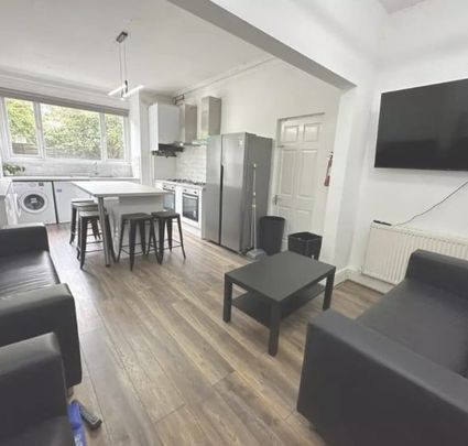 6 Bed Terraced House, Margery Park Road, E7 - Photo 1