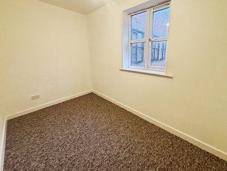 3 bedroom flat to rent - Photo 4