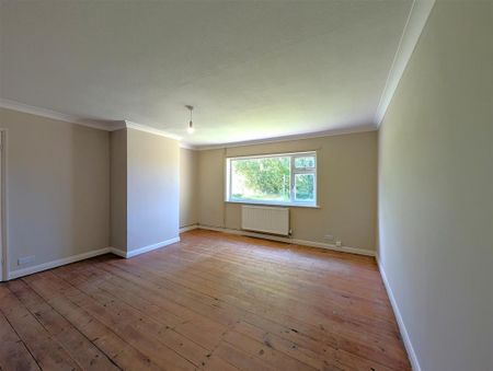4 bedroom semi-detached bungalow to rent - Photo 4