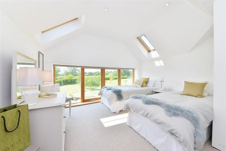 3 bedroom detached house to rent - Photo 2