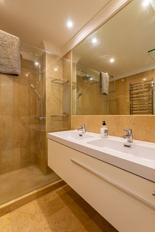 House in Puerto Banús, Costa del Sol - Photo 4