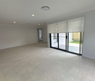 Modern Family Home with Ducted Air-conditioning - Photo 6