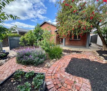 Beautifully Renovated Bungalow - Photo 3