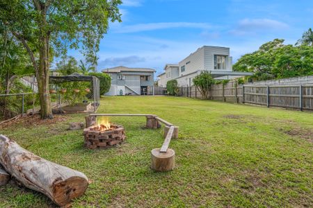 33 Woodrow Dr, Coorparoo QLD 4151 - House For Rent | Domain - Photo 4