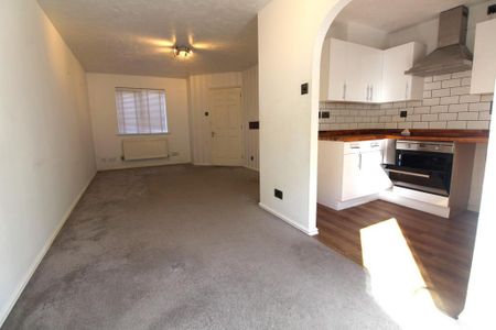3 bedroom semi-detached house to rent - Photo 5