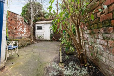 4 bedroom end of terrace house to rent - Photo 4