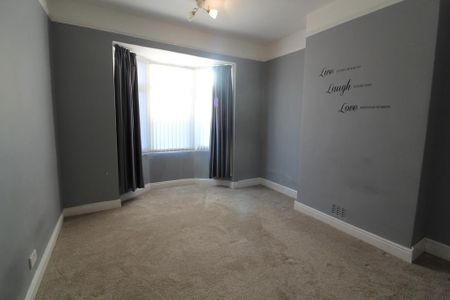 4 bedroom semi-detached house to rent - Photo 4