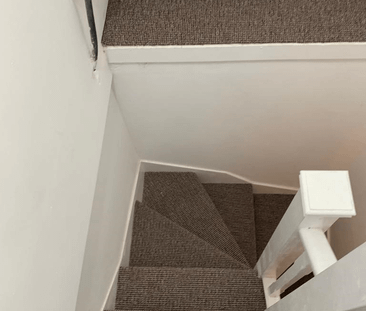 Loft converted small size studio flat ideal for single person £850 pcm - Photo 6