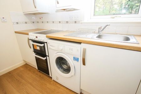 1 bedroom ground floor flat to rent - Photo 3